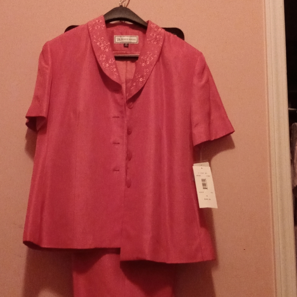 Travis Ayers. 2 PC pant suit Pure silk dark melon color Size 16